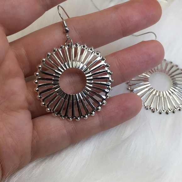 Silver hoop dangle earrings star wheel - Picture 2 of 6